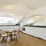 New! Stylish Portuguese Soul Retreat In Belem 4p *