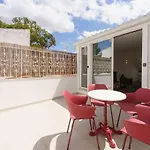 New! Stylish Portuguese Soul Retreat In Belem 4p