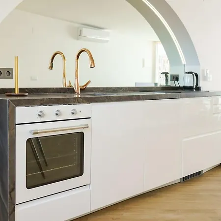 New! Stylish Portuguese Soul Retreat In Belem 4p *