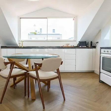 New! Stylish Portuguese Soul Retreat In Belem 4p