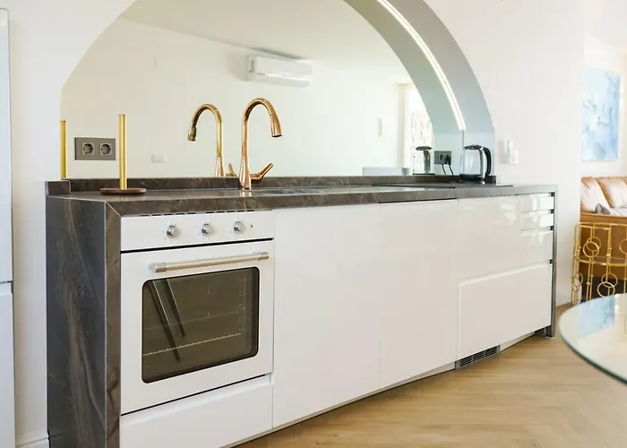 New! Stylish Portuguese Soul Retreat In Belem 4p *