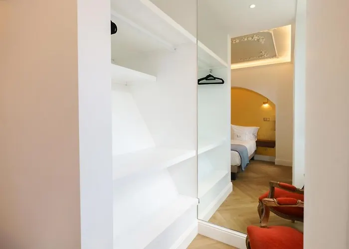 New! Stylish Portuguese Soul Retreat In Belem 4p