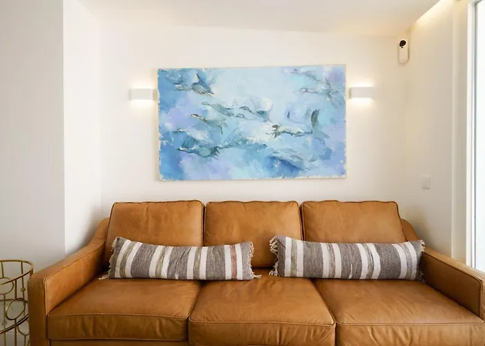 New! Stylish Portuguese Soul Retreat In Belem 4p